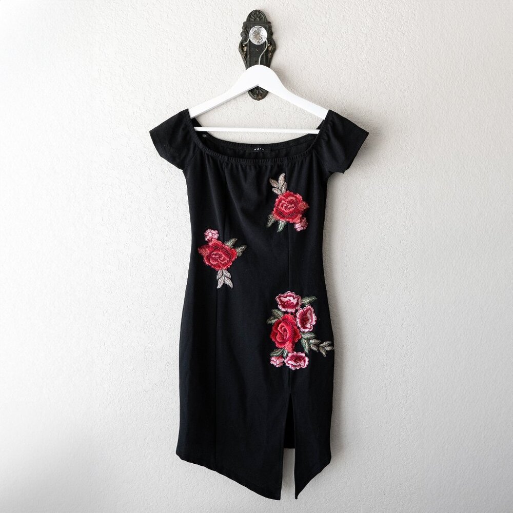 Maru Dress Sz S Black Floral Roses Embroidered Cap Sleeve Asymmetric Front Slit